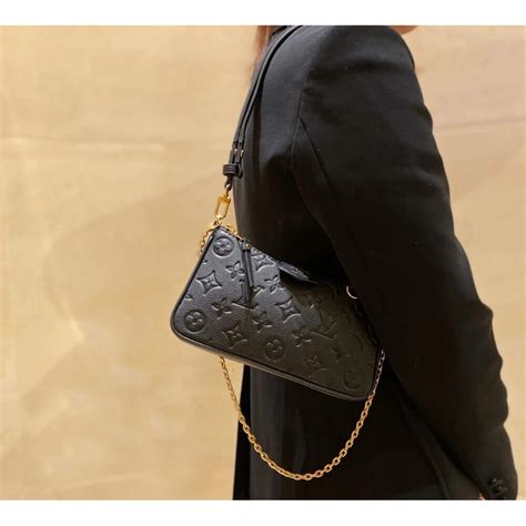 louis vuitton black easy pouch on strap|louis vuitton easy bag strap.